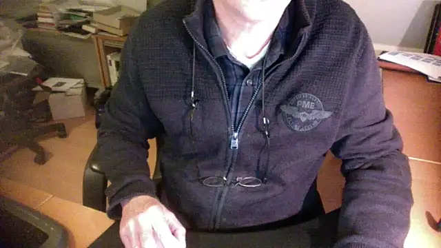 Snapshot of outlaw200 chatting on December 30, 2024, 8:15 pm outlaw200 online show from December 30, 2024, 8:15 pm