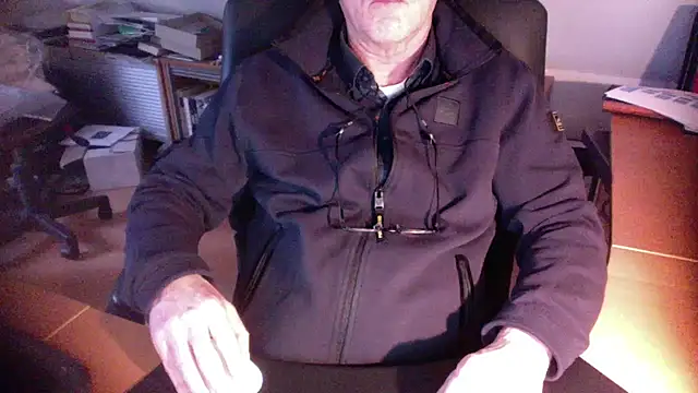 Snapshot of outlaw200 chatting on January 6, 2025, 2:58 pm outlaw200 online show from January 6, 2025, 2:58 pm