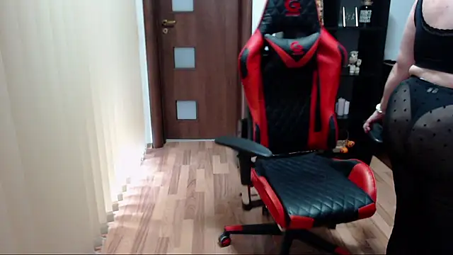 Snapshot of MissTroublle chatting on October 18, 2025, 12:28 pm MissTroublle online show from October 18, 2025, 12:28 pm