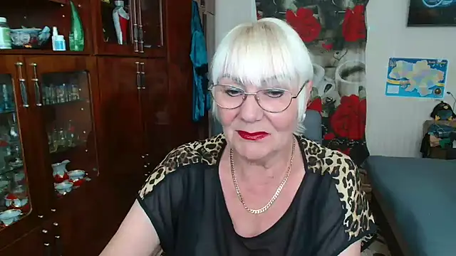 Snapshot of JenaCheim chatting on June 19, 2026, 5:45 am JenaCheim online show from June 19, 2026, 5:45 am