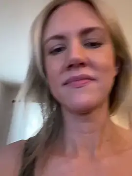 Snapshot of Kay_Cakes chatting on December 17, 2025, 4:46 pm Kay Cakes online show from December 17, 2025, 4:46 pm