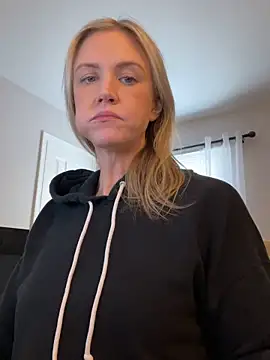 Snapshot of Kay_Cakes chatting on February 24, 2026, 8:40 pm Kay Cakes online show from February 24, 2026, 8:40 pm