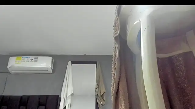 SandraGoldstein online show from October 18, 2025, 1:19 am