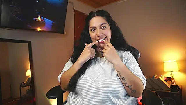 Snapshot of coraline_latin chatting on April 24, 2026, 11:07 pm coraline latin online show from April 24, 2026, 11:07 pm