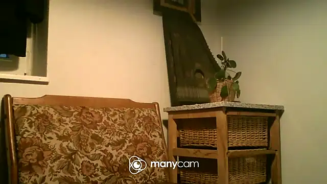 AthleticWomenizer2 online show from September 12, 2025, 5:57 pm