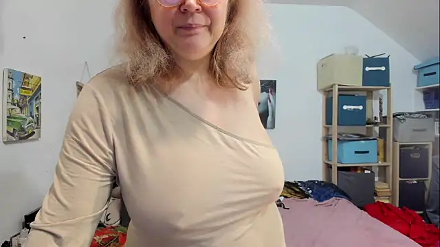 Snapshot of switchlorenx chatting on December 6, 2024, 1:18 am switchlorenx online show from December 6, 2024, 1:18 am