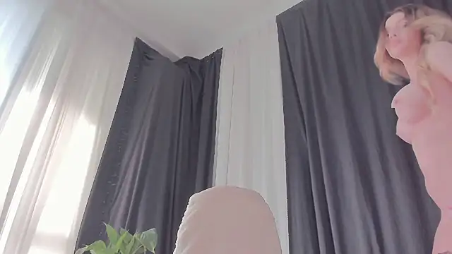 Snapshot of blond3bab3 chatting on January 23, 2025, 12:19 pm blond3bab3 online show from January 23, 2025, 12:19 pm