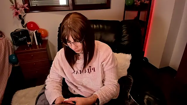 Snapshot of Fallengangel chatting on February 23, 2026, 11:57 pm Fallengangel online show from February 23, 2026, 11:57 pm