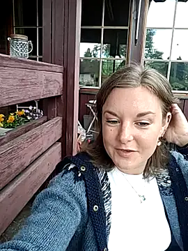 Snapshot of SwedishJennifer chatting on June 10, 2026, 1:32 pm SwedishJennifer online show from June 10, 2026, 1:32 pm