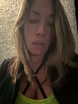 Snapshot of _NinaLuvSins_ chatting on October 21, 2025, 1:06 am NinaLuvSins online show from October 21, 2025, 1:06 am