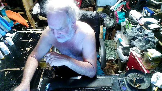 Snapshot of russtee chatting on October 7, 2025, 2:14 pm russtee online show from October 7, 2025, 2:14 pm