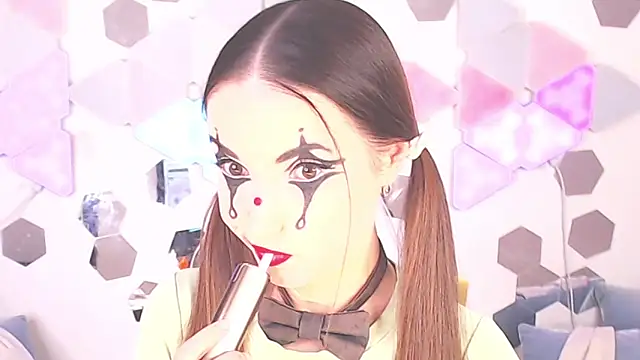 LexiKiss online show from November 15, 2025, 5:42 pm