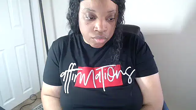 Snapshot of Sexymona1218 chatting on June 3, 2026, 2:33 pm Sexymona1218 online show from June 3, 2026, 2:33 pm