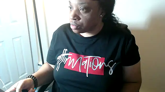 Snapshot of Sexymona1218 chatting on June 4, 2026, 4:18 am Sexymona1218 online show from June 4, 2026, 4:18 am