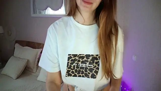 Luna Hoty online show from March 10, 2025, 7:32 am