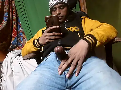 Snapshot of desiboy1101 chatting on December 14, 2024, 3:29 am desiboy1101 online show from December 14, 2024, 3:29 am