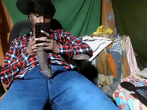 Snapshot of desiboy1101 chatting on June 3, 2026, 2:19 pm desiboy1101 online show from June 3, 2026, 2:19 pm