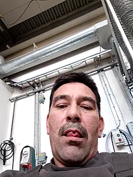 Snapshot of dick81 chatting on May 15, 2026, 1:51 pm dick81 online show from May 15, 2026, 1:51 pm