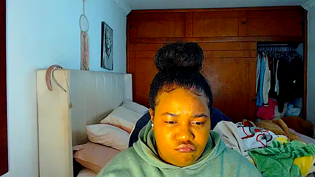 Snapshot of Daddys_girl1 chatting on October 12, 2025, 5:17 am Daddys girl1 online show from October 12, 2025, 5:17 am