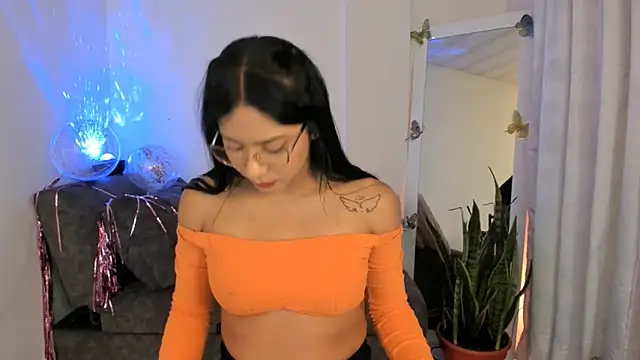 kirasofia online show from September 13, 2025, 5:51 am