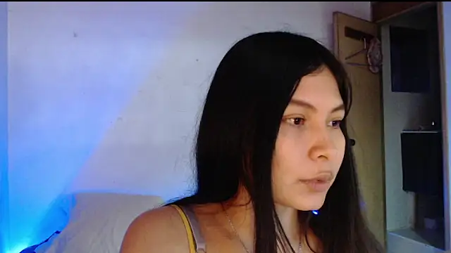 evolet01 online show from October 7, 2025, 6:49 pm