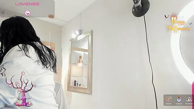 LADY HELLEN online show from October 10, 2025, 5:12 pm