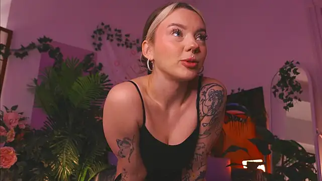 Snapshot of KristaBrooks chatting on February 11, 2025, 4:56 pm KristaBrooks online show from February 11, 2025, 4:56 pm