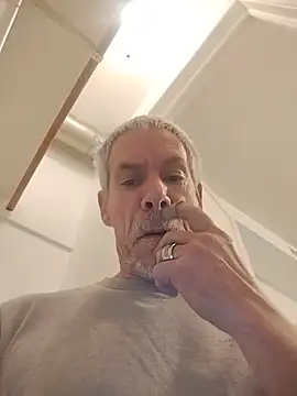 Snapshot of Biknight chatting on February 9, 2026, 5:39 pm Biknight online show from February 9, 2026, 5:39 pm