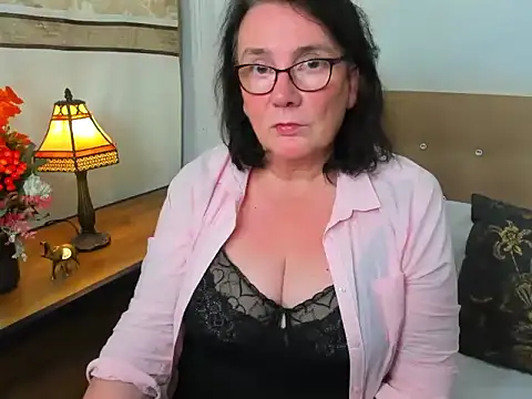 Snapshot of DorisDesire chatting on October 28, 2025, 9:06 pm DorisDesire online show from October 28, 2025, 9:06 pm