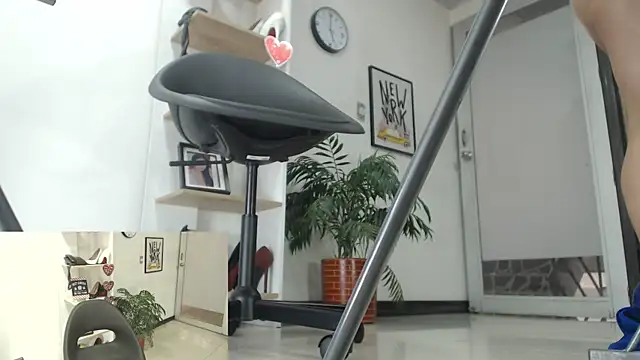 Snapshot of carieBelle1 chatting on January 21, 2025, 2:37 pm carieBelle1 online show from January 21, 2025, 2:37 pm