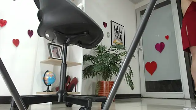 Snapshot of carieBelle1 chatting on February 15, 2025, 11:17 am carieBelle1 online show from February 15, 2025, 11:17 am