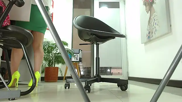 Snapshot of carieBelle1 chatting on October 6, 2025, 12:02 pm carieBelle1 online show from October 6, 2025, 12:02 pm