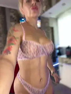 Snapshot of Hotnessi chatting on January 26, 2025, 8:14 am Hotnessi online show from January 26, 2025, 8:14 am