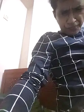 iamkahn 44 online show from December 17, 2025, 5:08 pm