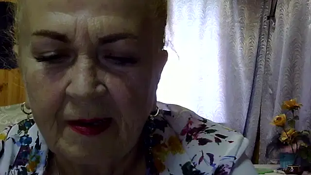 Emma52610 online show from September 21, 2025, 10:50 am