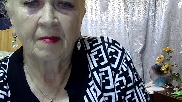 Emma52610 online show from September 28, 2025, 4:34 pm