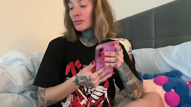 Snapshot of airgeadx chatting on September 26, 2025, 9:19 pm airgeadx online show from September 26, 2025, 9:19 pm