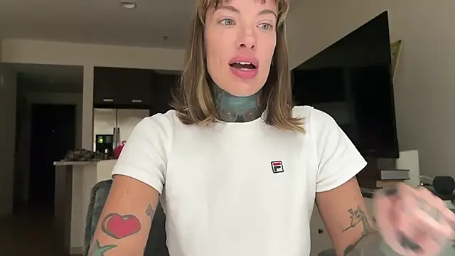 Snapshot of airgeadx chatting on November 8, 2025, 3:01 pm airgeadx online show from November 8, 2025, 3:01 pm