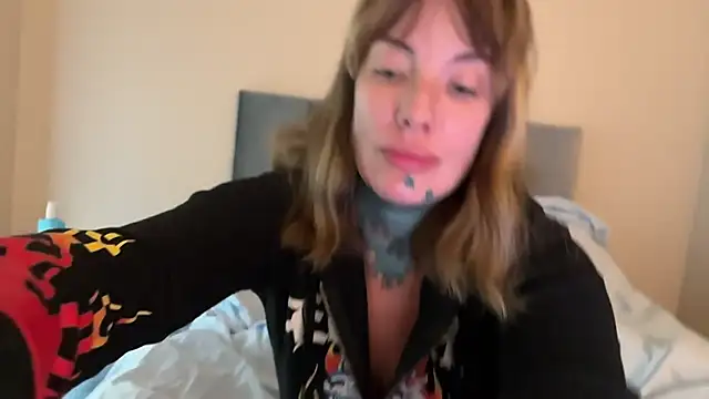 Snapshot of airgeadx chatting on November 17, 2025, 7:41 pm airgeadx online show from November 17, 2025, 7:41 pm