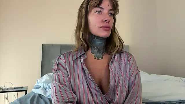 Snapshot of airgeadx chatting on November 18, 2025, 4:44 pm airgeadx online show from November 18, 2025, 4:44 pm