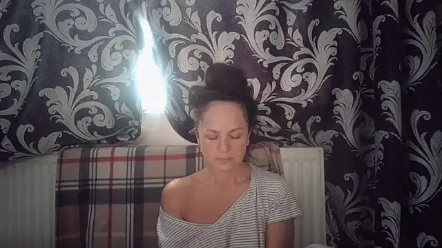 LindaStarS online show from November 5, 2025, 6:57 am