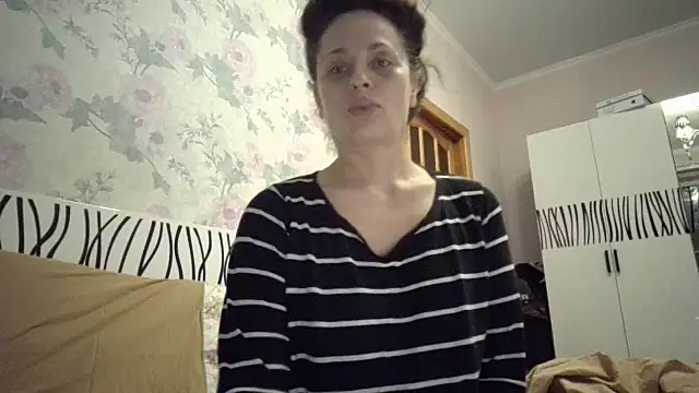 LindaStarS online show from April 16, 2026, 9:04 pm