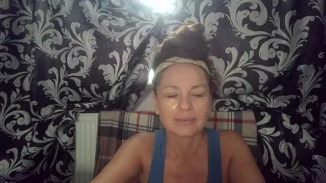Snapshot of LindaStarS chatting on July 10, 2026, 4:06 am LindaStarS online show from July 10, 2026, 4:06 am