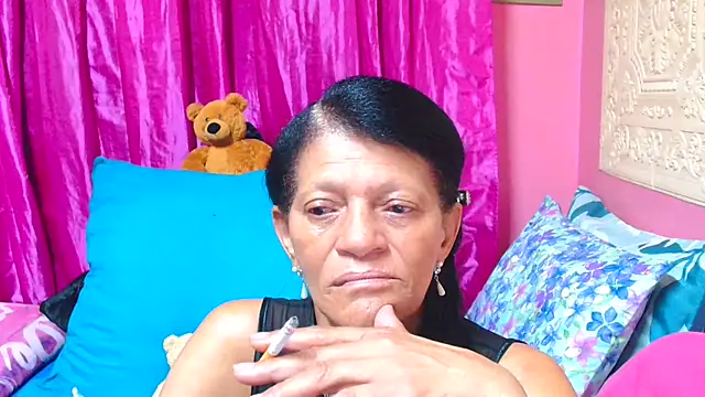 Snapshot of SLUTTYROXY chatting on March 18, 2025, 2:36 am SLUTTYROXY online show from March 18, 2025, 2:36 am