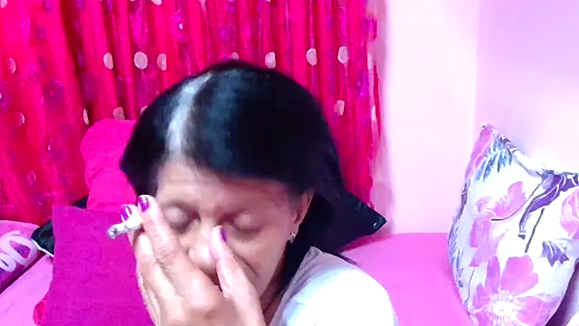 SLUTTYROXY online show from October 3, 2025, 7:05 am