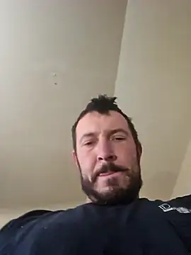 Snapshot of UncutHammer69 chatting on December 5, 2025, 4:14 pm UncutHammer69 online show from December 5, 2025, 4:14 pm