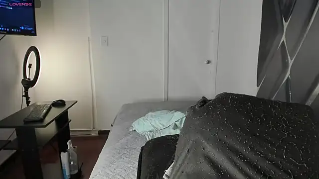 moonsweet1 online show from April 27, 2026, 6:50 pm