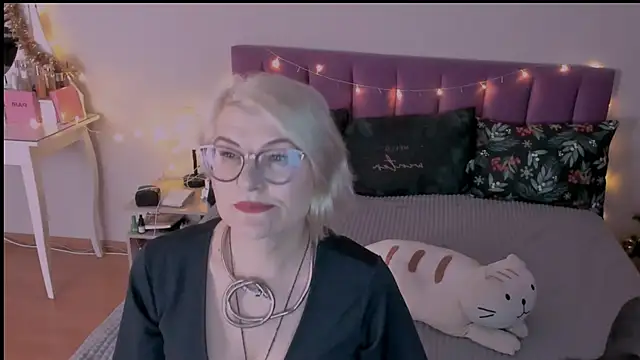 Snapshot of sabrinamacmarren chatting on December 28, 2024, 1:17 pm sabrinamacmarren online show from December 28, 2024, 1:17 pm