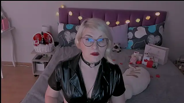 Snapshot of sabrinamacmarren chatting on February 14, 2025, 6:29 pm sabrinamacmarren online show from February 14, 2025, 6:29 pm