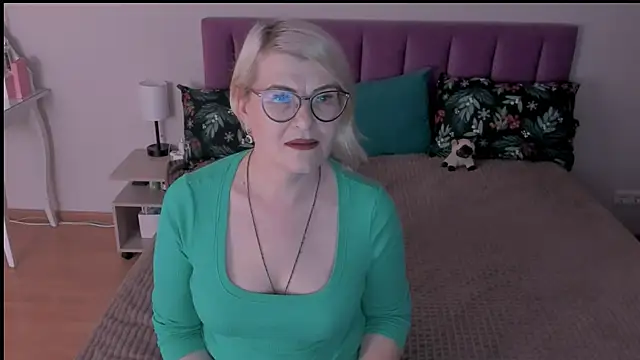 Snapshot of sabrinamacmarren chatting on February 28, 2025, 4:10 pm sabrinamacmarren online show from February 28, 2025, 4:10 pm